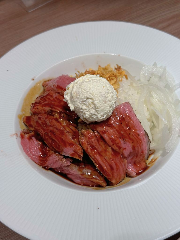 The small serving of steak bowl is already quite substantial. Photo: Gaelmaine Hoong/HungryGoWhere tokyo food