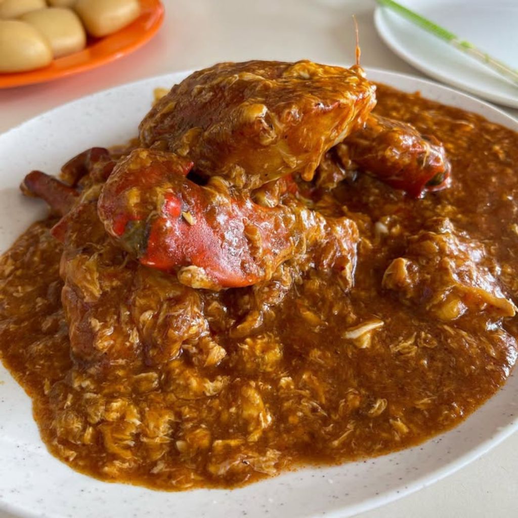 The chilli crab dripping with sauce. Photo: @foodpiggieelikes/Instagram newton food centre