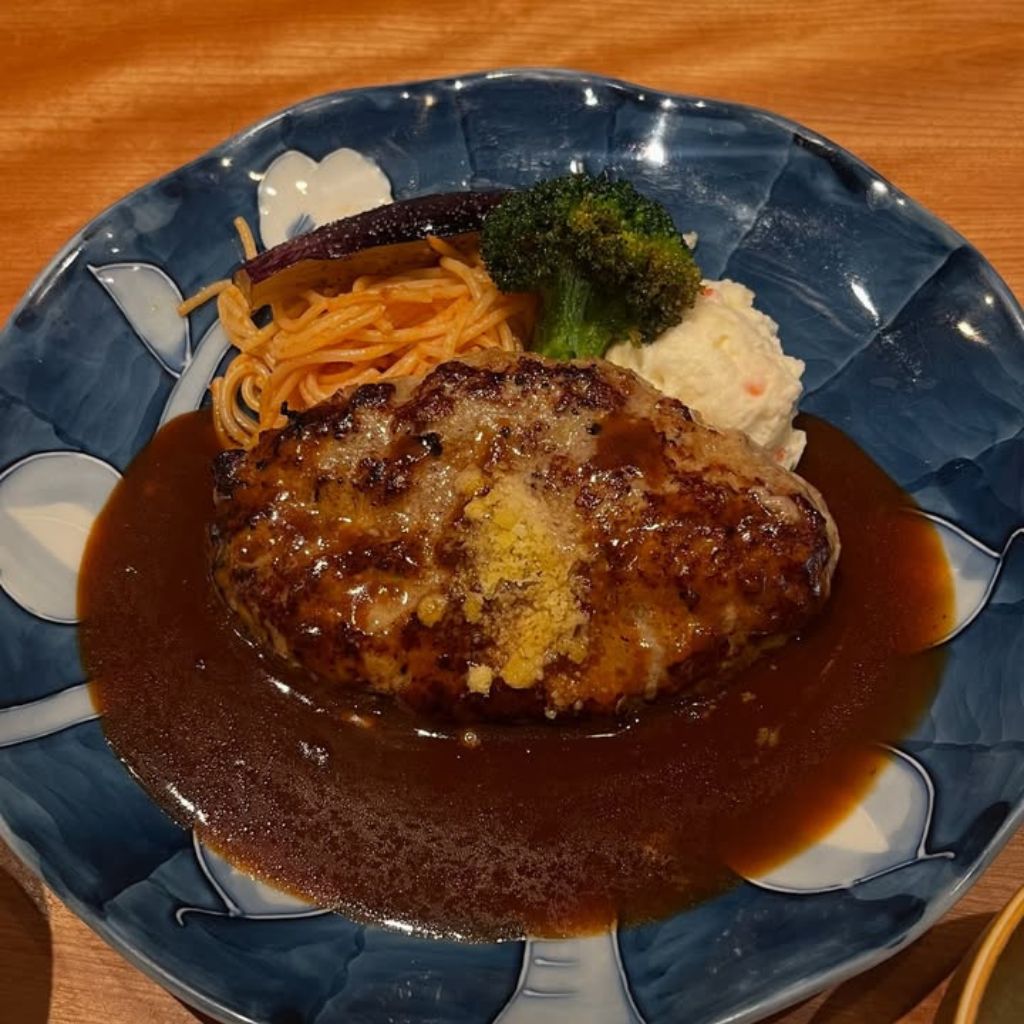 The hamburg steaks are all accompanied by the restaurant’s iconic demi-glace sauce. Photo: Yamamoto Hamburger/Instagram tokyo food