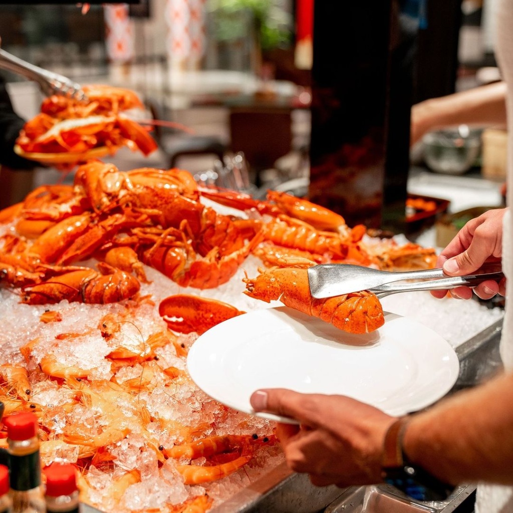 Lobsters, lobsters, and more lobsters. Photo: Hotel Jen Tanglin/Instagram seafood buffet singapore