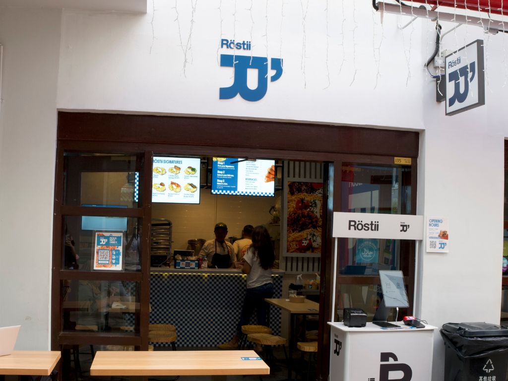 There are a few tables at the store. Photo: Angeline Ang/HungryGoWhere rostii telok ayer