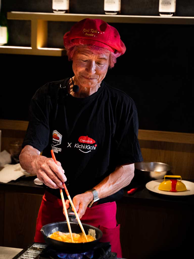 Watching him cook in real life was an experience that brings joy. Photo: Evan Mua/HungryGowhere kichi kichi omurice