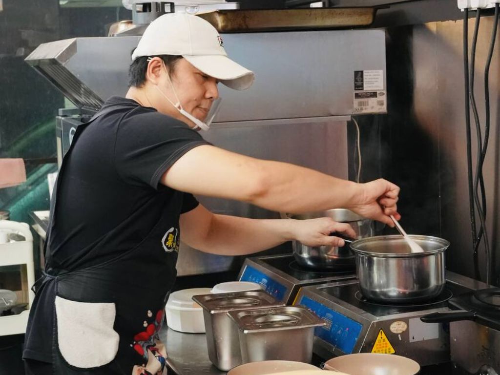 Meet Chee Leong, the man behind Ju Wei Ge. Photo: Shannon Yap/HungryGoWhere ju wei ge