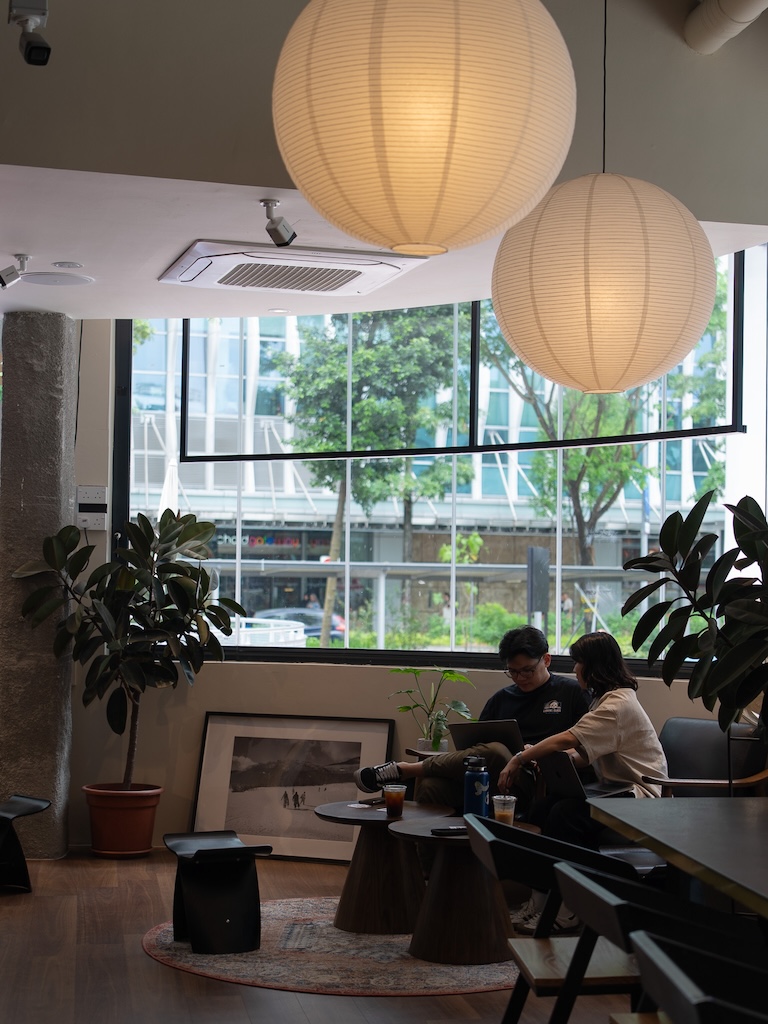 The lounge is a place that invites you to stay — we didn’t want to leave. Photo: Angeline Ang/HungryGoWhere trifecta riders lounge