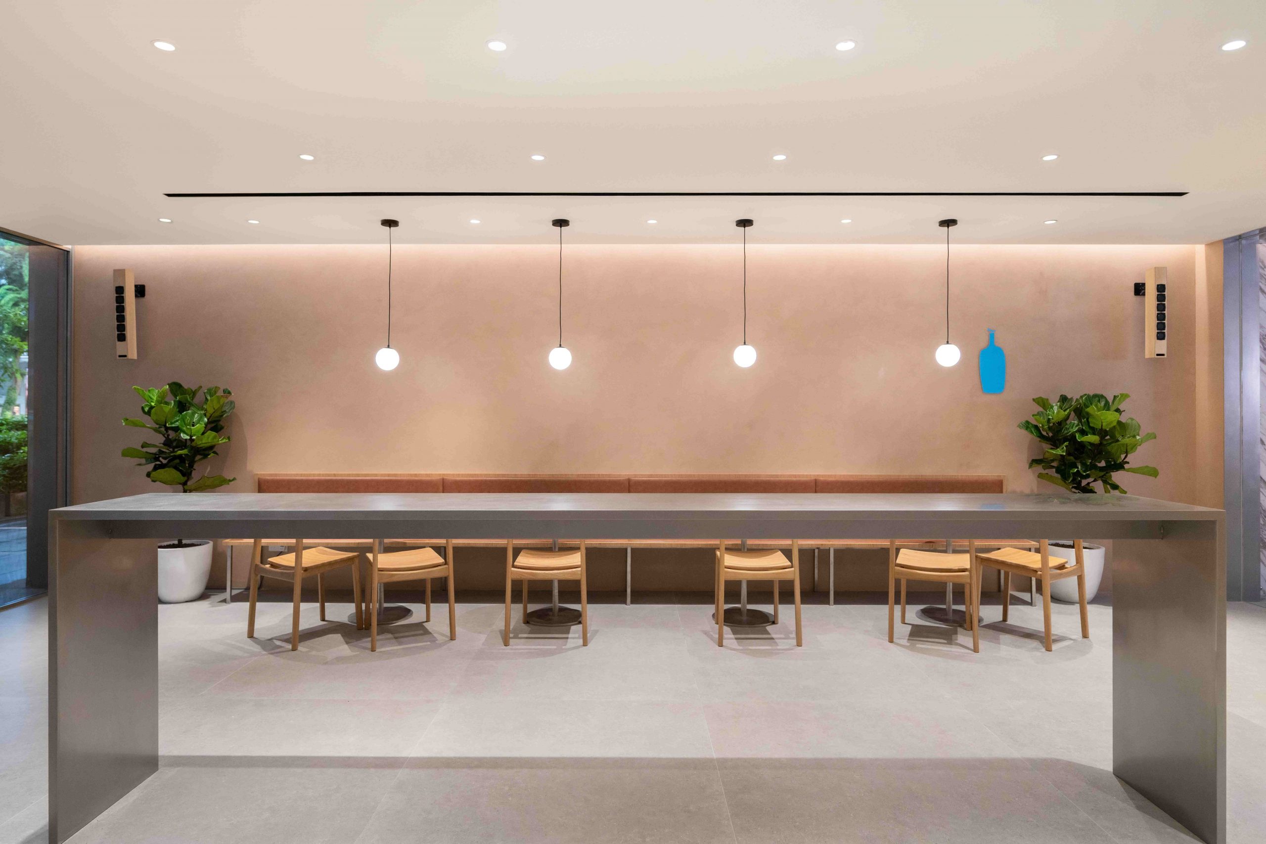 Photo: Blue Bottle Coffee Blue Bottle Coffee standalone