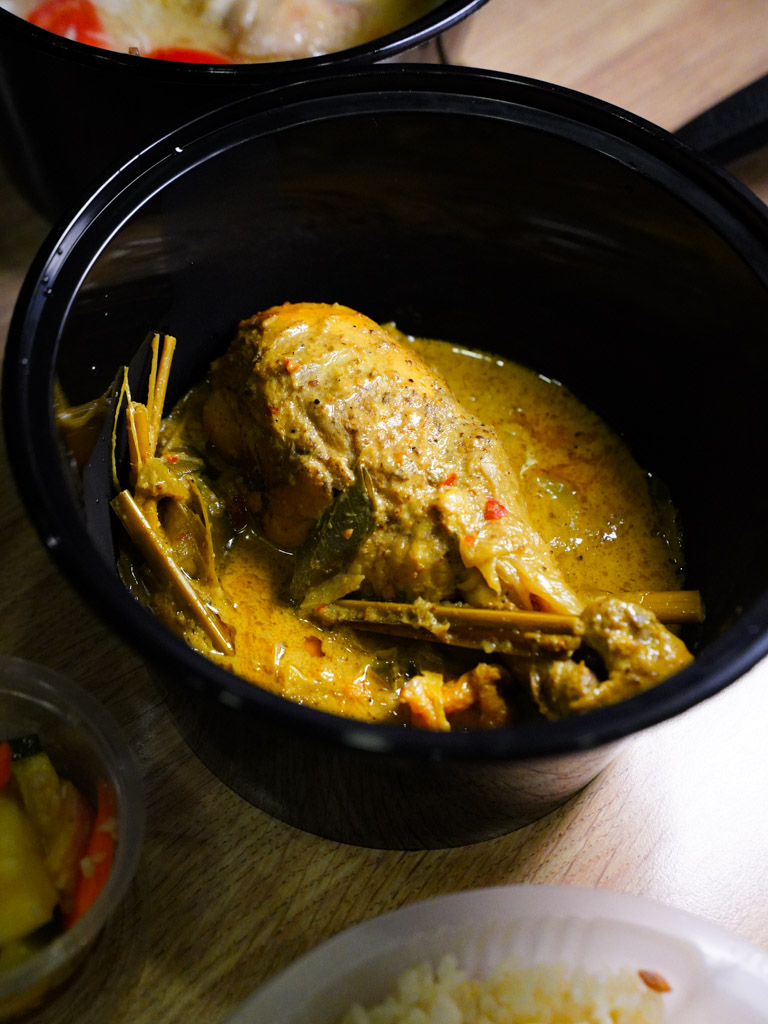 Rendang and curry that aren’t jelak? Yes, please. Photo: Evan Mua/HungryGoWhere collagenic