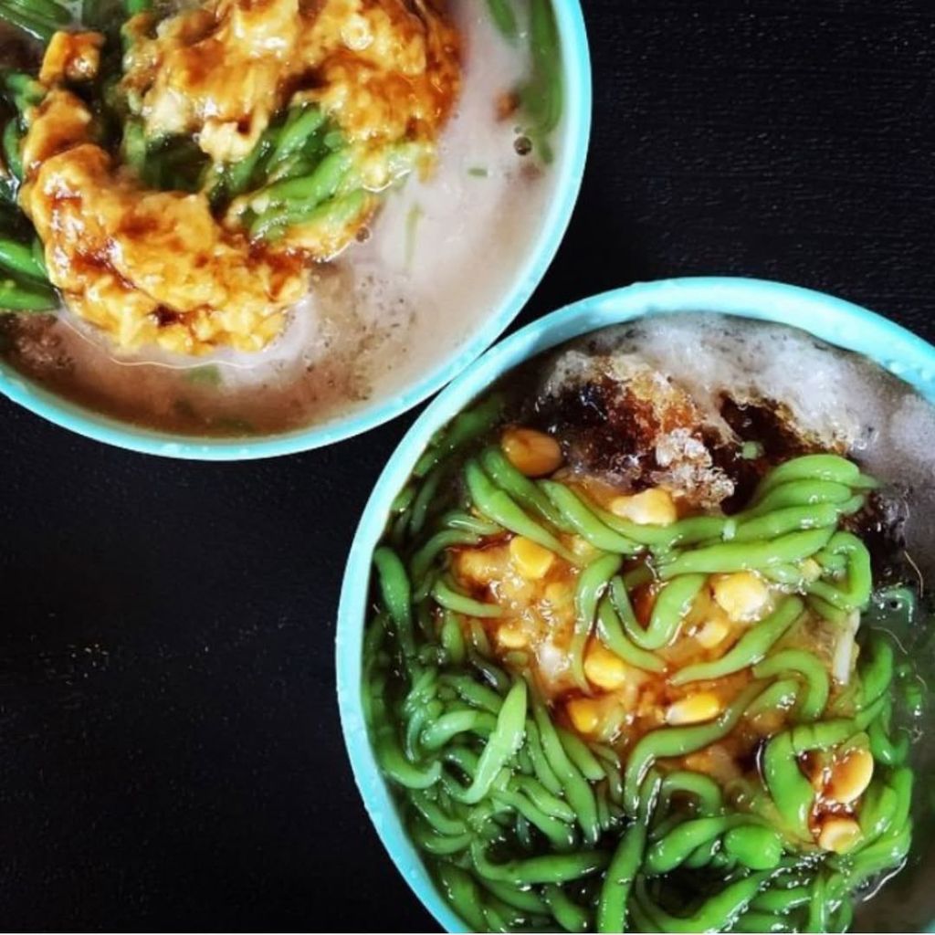 Red bean + corn chendol, and glutinous rice + durian chendol. Photo: Makan Melaka/Instagram chendol singapore