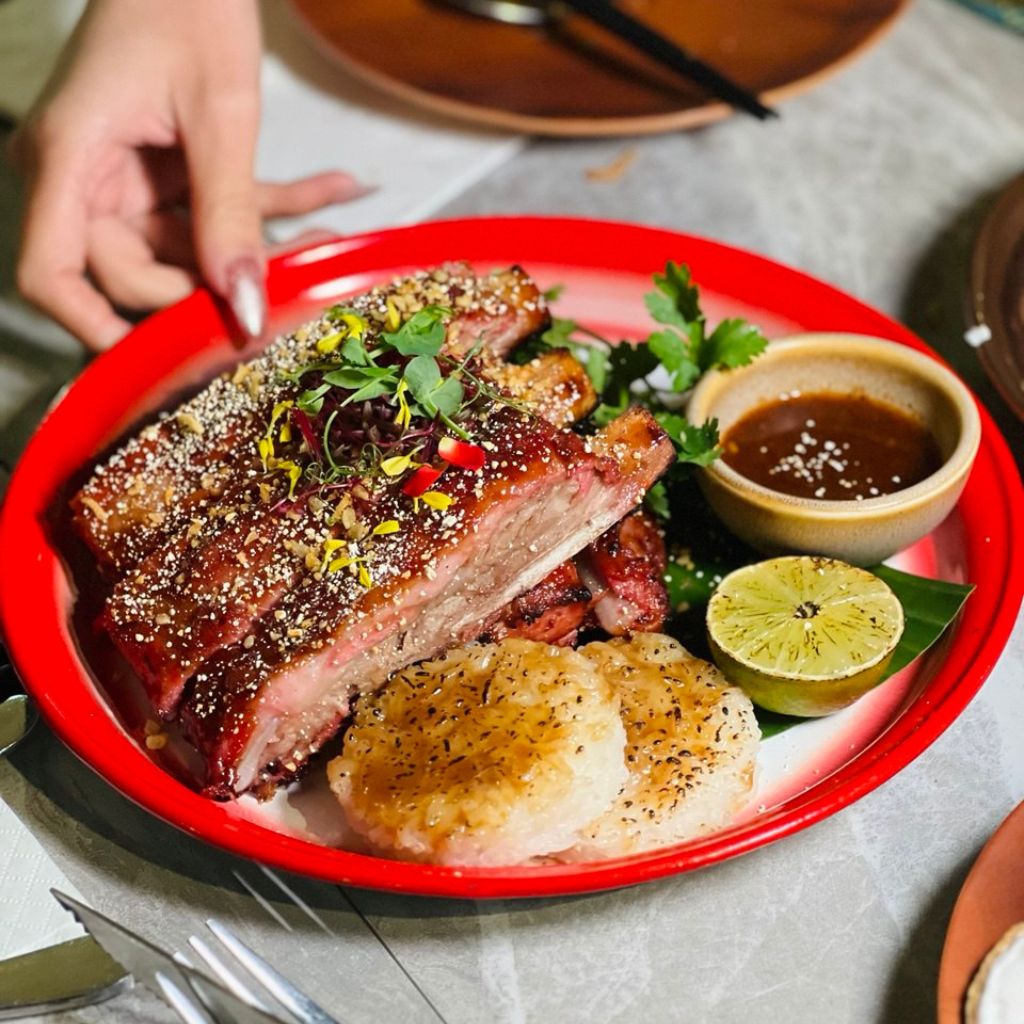 These ribs are outrageously good! Photo: Shannon Yap/HungryGoWhere Fi Woodfire Thai