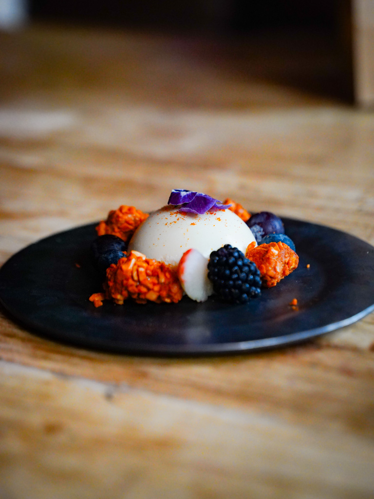 Such a pretty cheesecake? Photo: Evan Mua/HungryGoWhere kafe utu