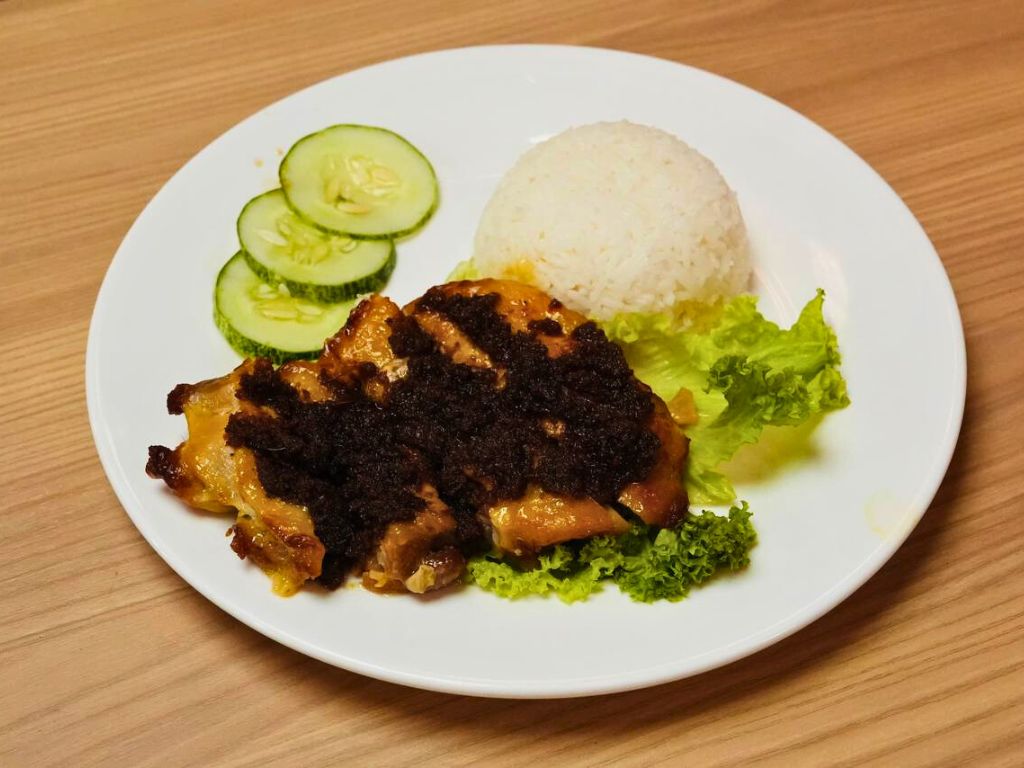 The rendang salt-baked chicken. Photo: Shannon Yap/HungryGoWhere ju wei ge