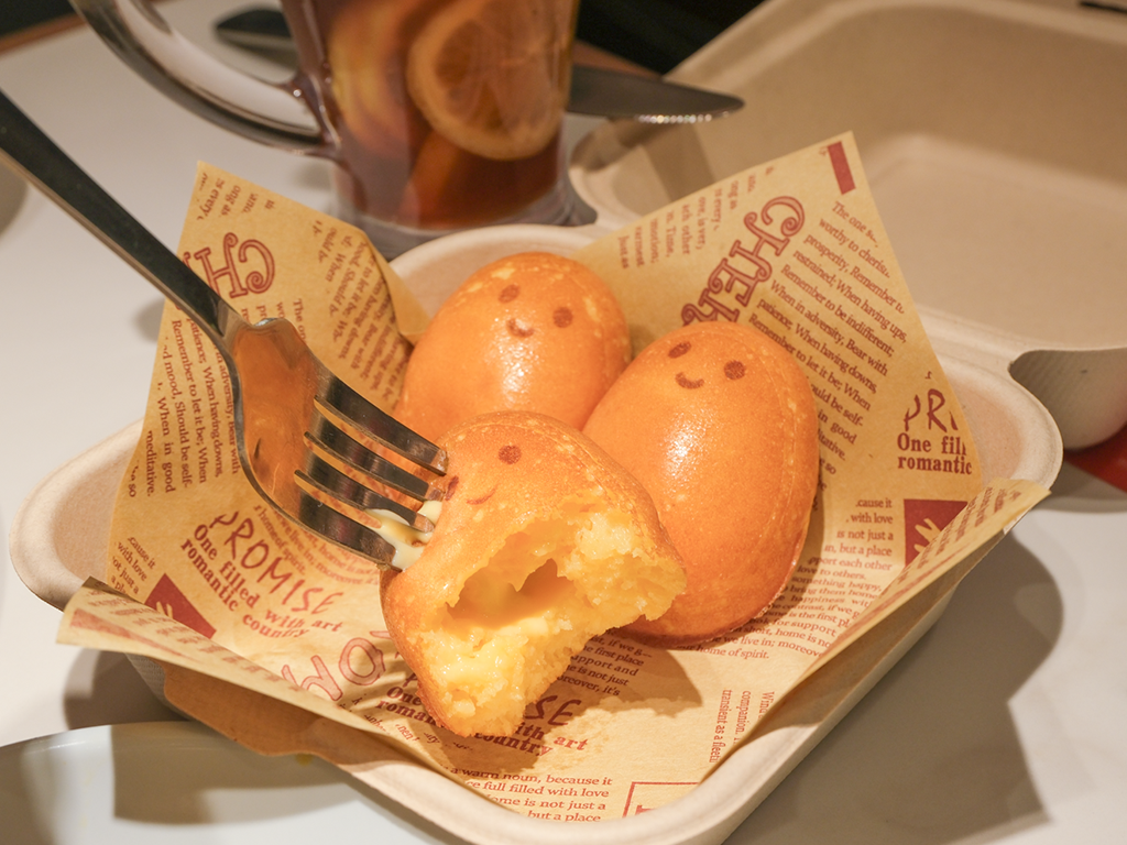Cute, but not much else. Photo: Gary Lim/HungryGoWhere keming bing sat