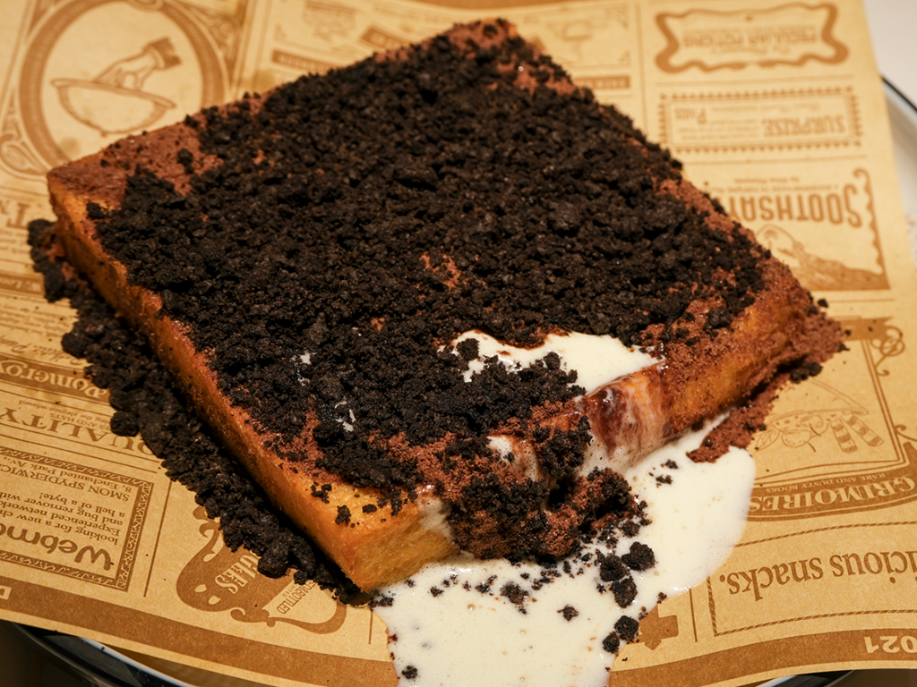 Dig into the lava ovaltine toast when it’s still fresh. Photo: Gary Lim/HungryGoWhere keming bing sat