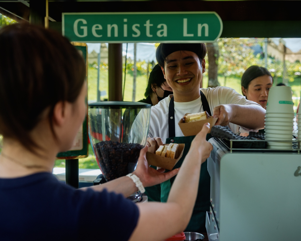What he lacks in experience, he makes up for in service. Photo: Ravin Thiruchelvam/HungryGoWhere genista lane kopi
