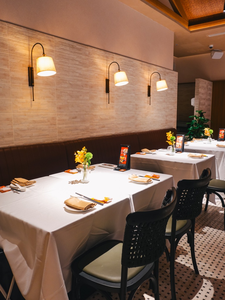 Despite the premium label, the Jumbo Premium space is approachable, casual and great for anything — whether it’s a date-night or a family dinner. Photo: Sarah Chua/HungryGoWhere Jumbo Premium Singapore