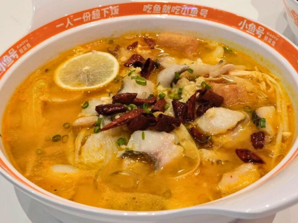 Black fish in spicy lemon broth. Photo: Angeline Ang/HungryGoWhere suan cai yu singapore