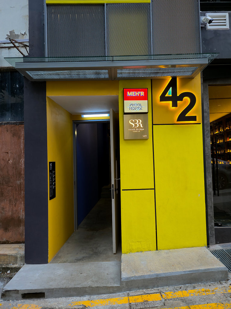 Be sure to look for this bright yellow entrance when coming from Carpenter Street. Photo: Zawani Abdul Ghani/HungryGoWhere Meh'r by Inderpal