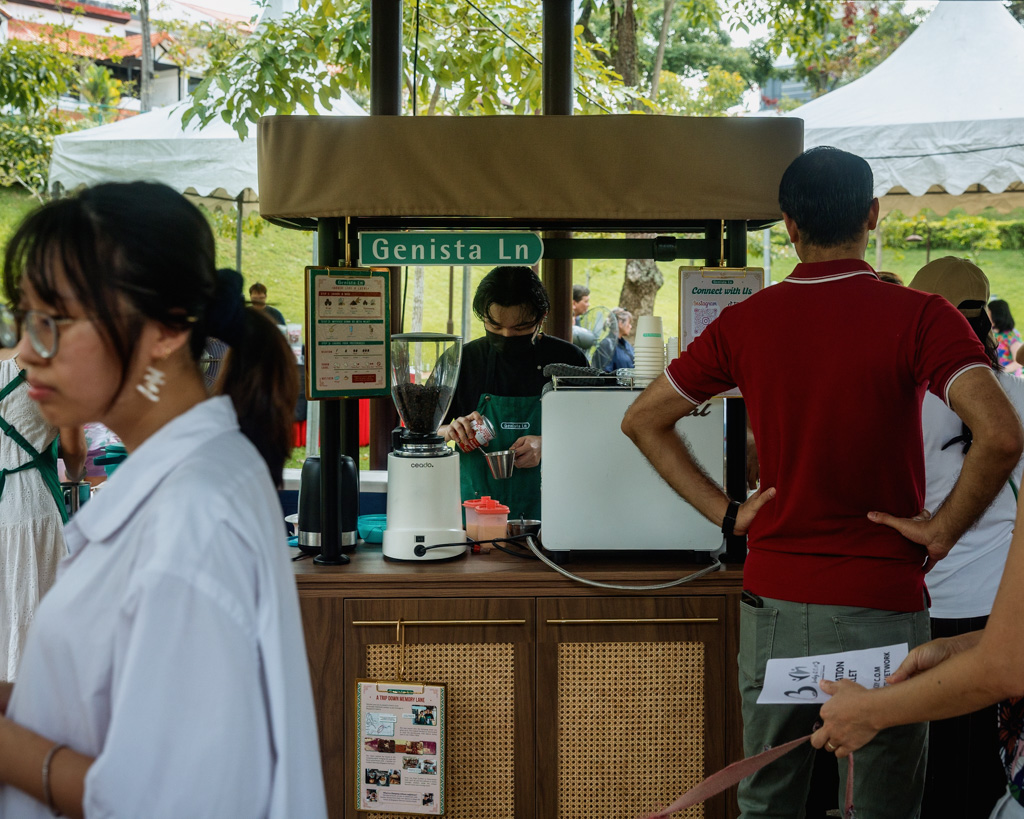 The mobile cart takes inspiration from a lemonade stand. Photo: Ravin Thiruchelvam/HungryGoWhere genista lane kopi