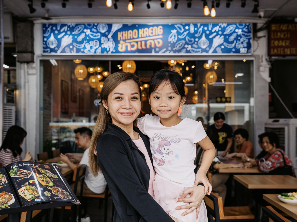 JJ (left) with her daughter Alisa. Photo: Ravin Thiruchelvam/HungryGoWhere khao kaeng thai restaurant