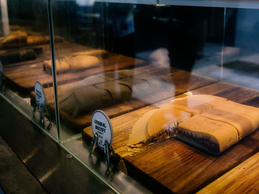 It’s not just one colour in the displays, but three! Photo: Ravin Thiruchelvam/HungryGoWhere min jiang kueh