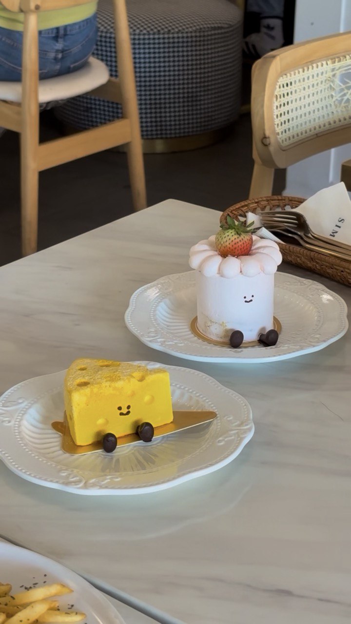 Sunny cheeselet (left) and Dewberry Sponge (right). Photo: Shannon Ong/HungryGoWhere Simplicite Cafe