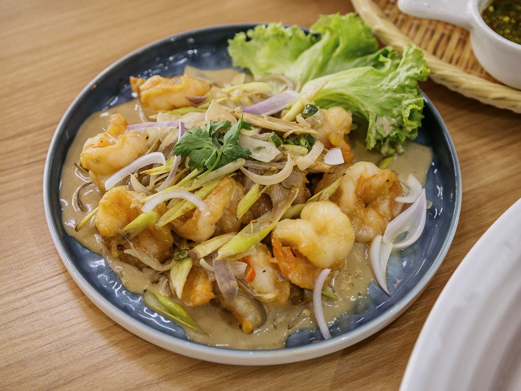 Khao Kaeng’s stir-fried lemongrass with prawns. Photo: Ravin Thiruchelvam/HungryGoWhere khao kaeng thai restaurant