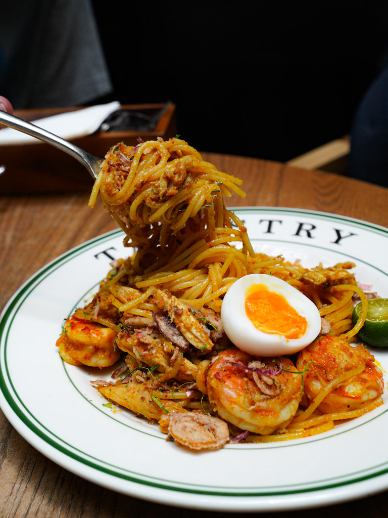 Atas laksa done right. Photo: Evan Mua/HungryGoWhere KL chow kit