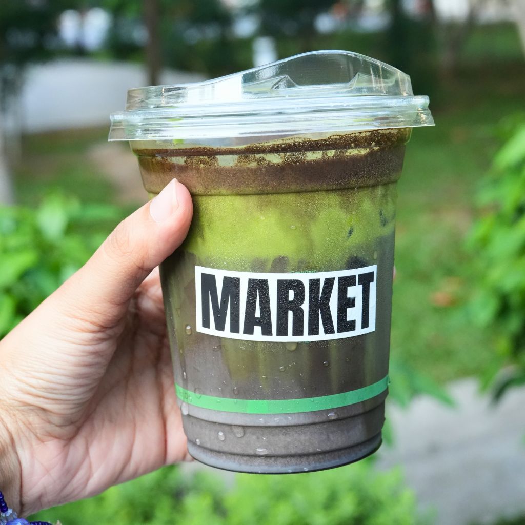 Get the best of both worlds with the Down Right Dirty. Photo: Roma Chonkar/HungryGoWhere Market at Maxwell
