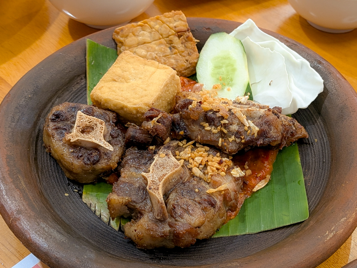 Crispy-edged oxtail that gives way to tender, gelatinous meat inside. Photo: Gary Lim/HungryGoWhere Warung Leko Singapore