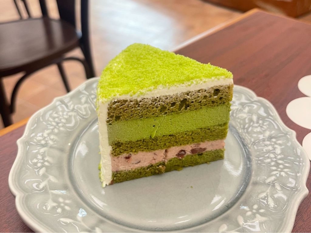 The perfect way to end a meal, with a sweet treat! Photo: Abigail Buligan/HungryGoWhere Cafe Nesuto Ion Orchard