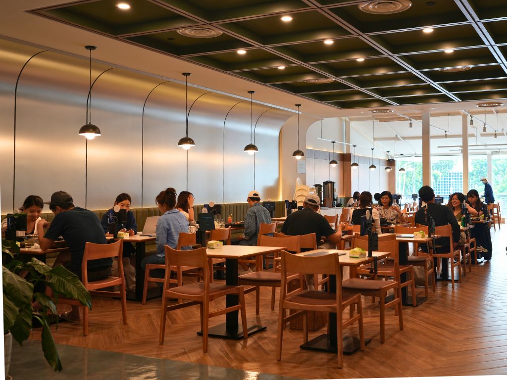 Warm and cosy seating. Photo: Abigail Buligan/HungryGoWhere Wonderful Bapsang Suntec City