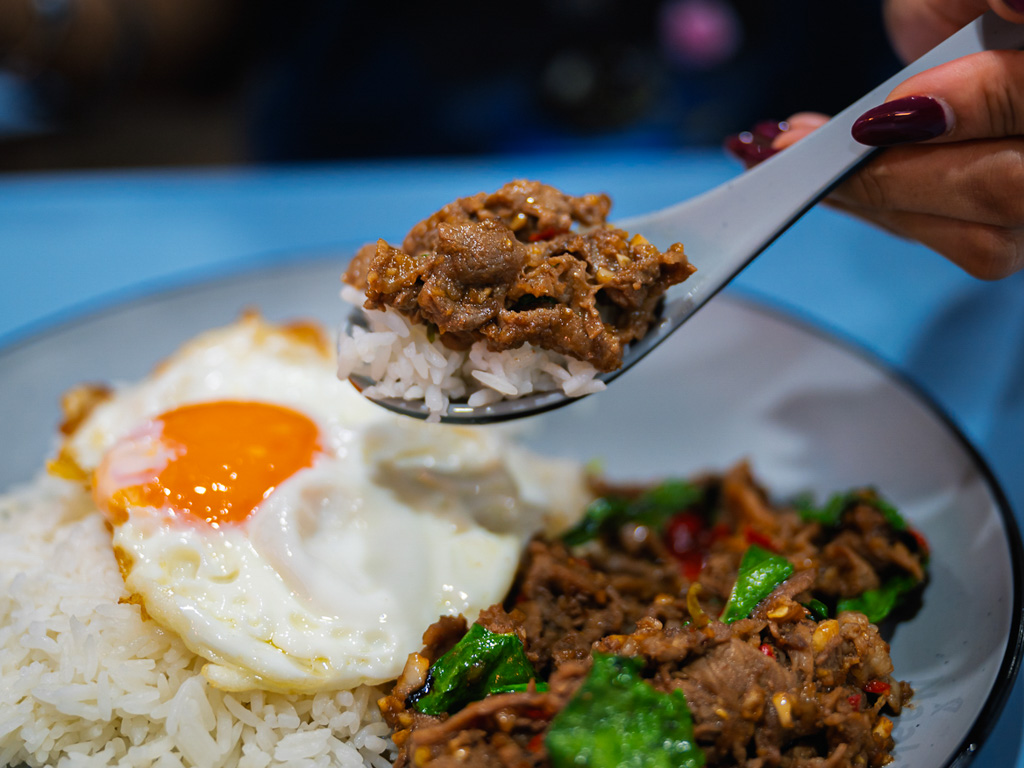 Nothing can go wrong with the Thai basil stir-fry dish. Photo: Abdul Rahim/HungryGoWhere naakin amoy street food centre