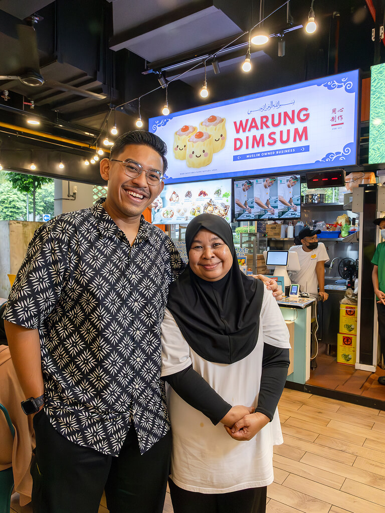 Imran and his mother are amongst the few working at Warung Dim Sum. He currently employs two full-time and seven part-time youths. Photo: Mui Fong/HungryGoWhere warung dimsum