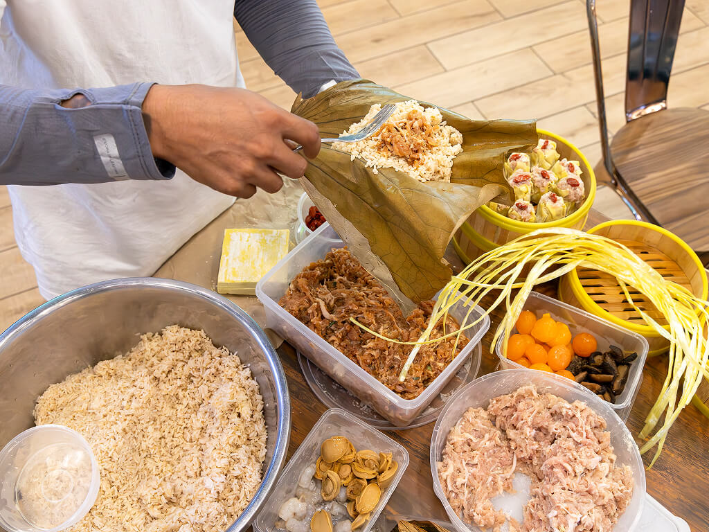 On certain weekends, customers can catch folks from Nury Dian Xin Delights making certain dim sum live. Photo: Mui Fong/HungryGoWhere warung dimsum