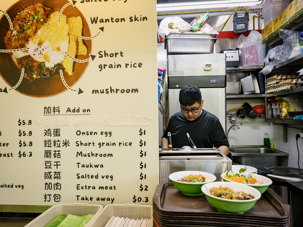 Wei Jie going solo at his new stall. Photo: Ravin Thiruchelvam/HungryGoWhere Braissers Rice Bowl Tanjong Pagar