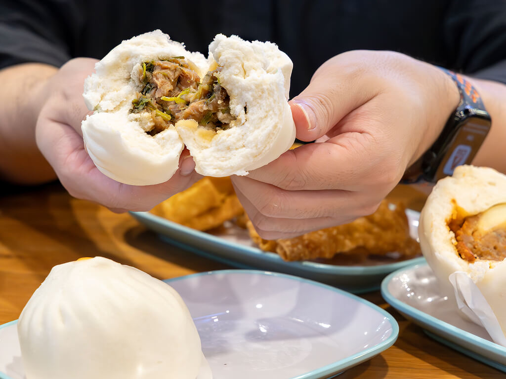 Coriander chicken pau. Photo: Mui Fong/HungryGoWhere warung dimsum