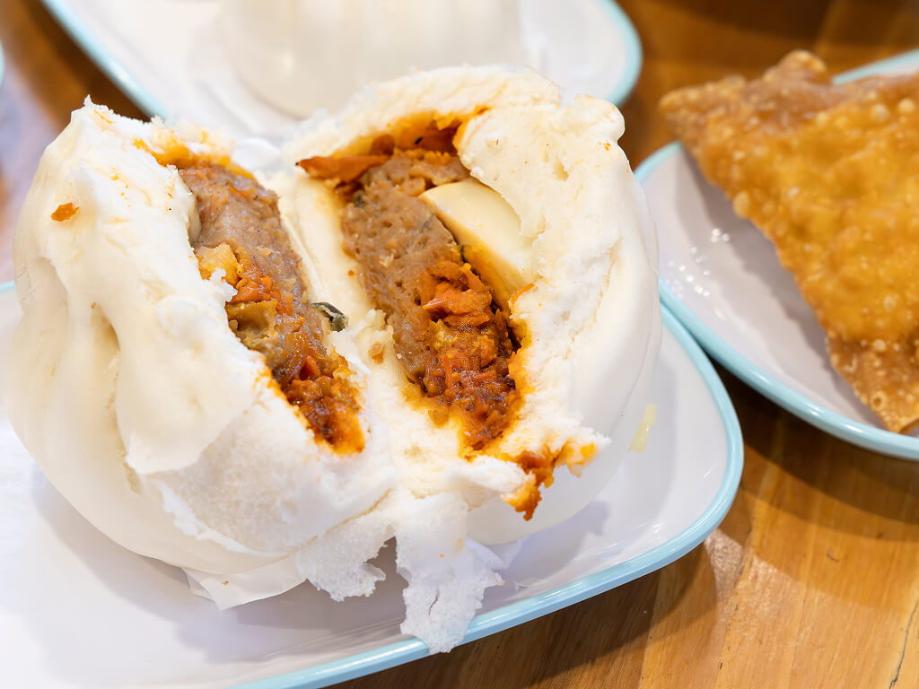 Premium jumbo Nury pau. Photo: Mui Fong/HungryGoWhere warung dimsum