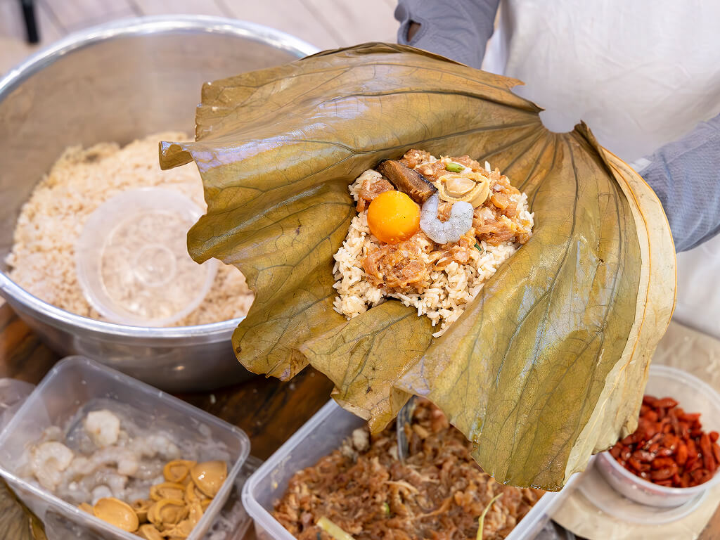 Premium abalone lotus leaf rice. Photo: Mui Fong/HungryGoWhere warung dimsum