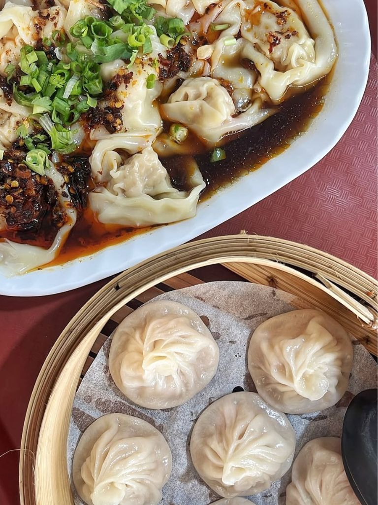 Steamed mini buns and Szechuan spicy wanton. Photo: @melvyn_caffeine/Instagram Alexandra Village Food Centre