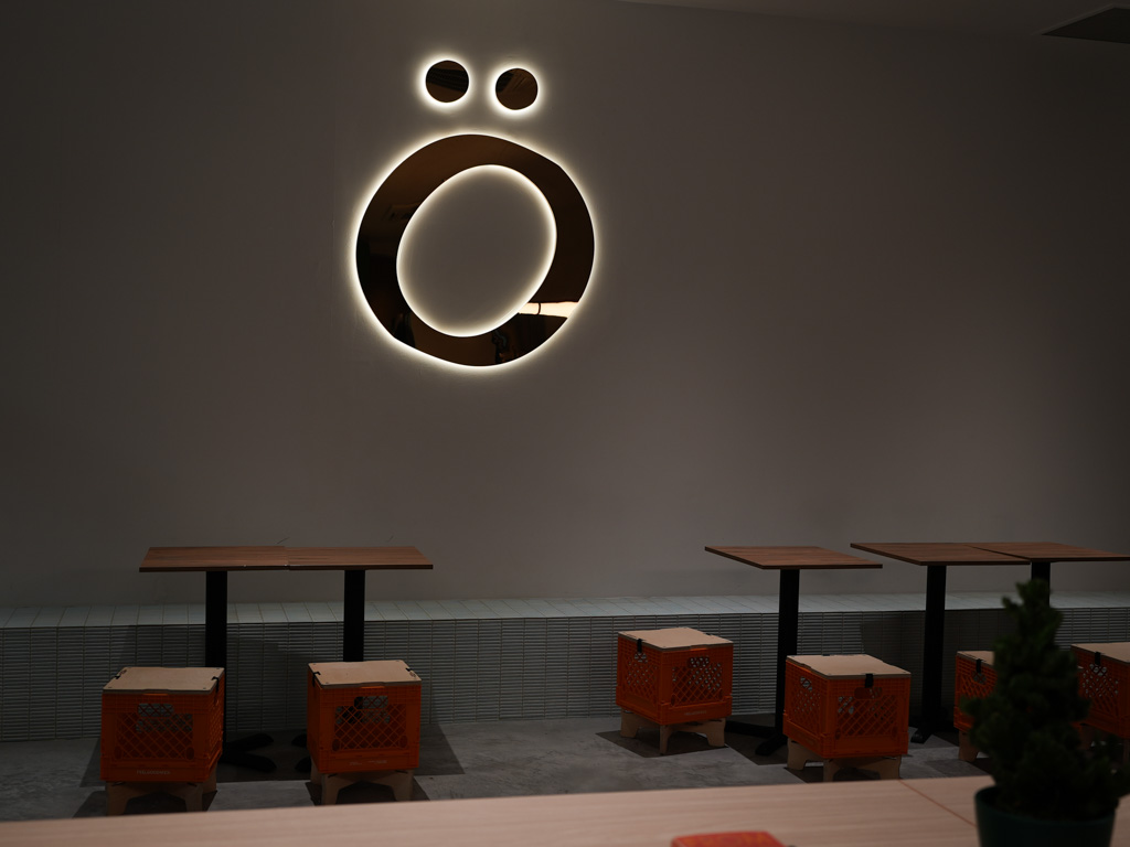 The Poonsti space at NUS had a few diners settled in with their laptops. Photo: Angeline Ang/HungryGoWhere poonsti nus