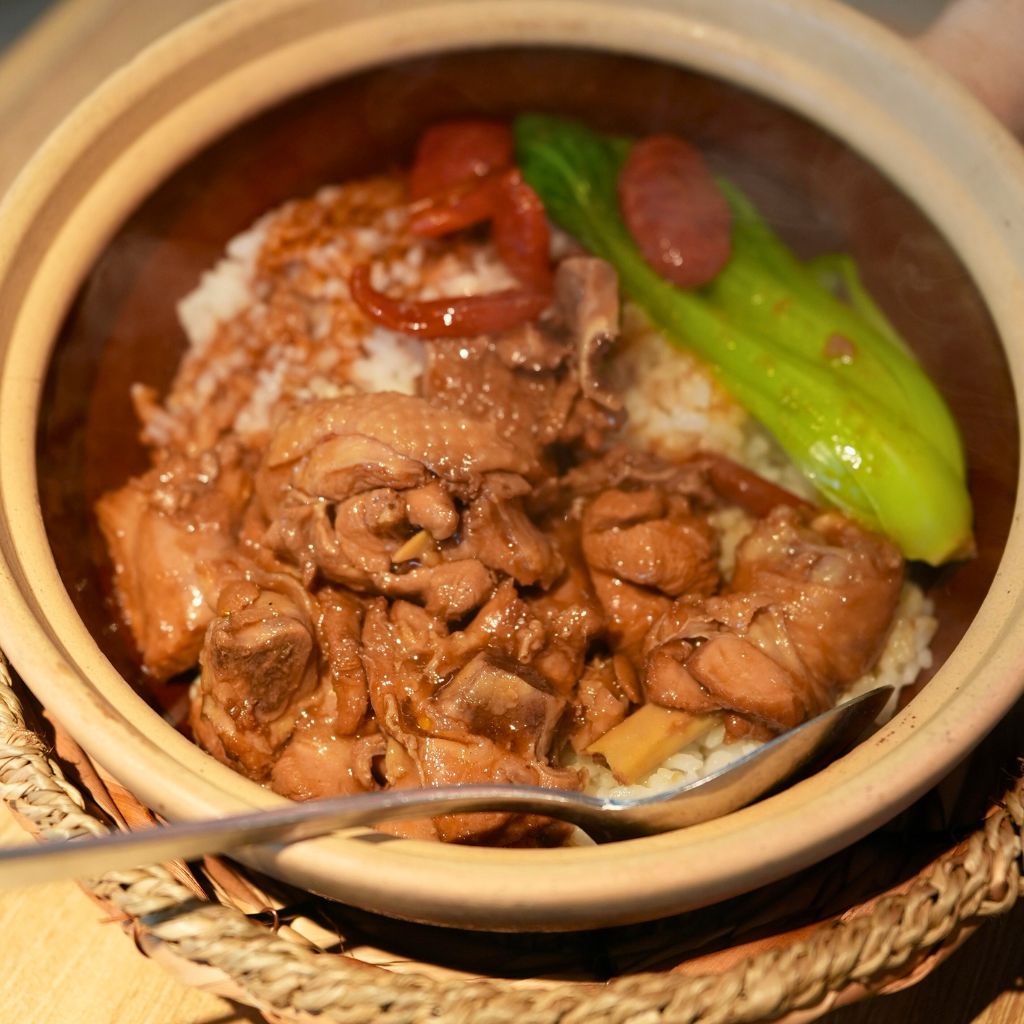 Claypot rice, anyone? Photo: Shannon Yap/HungryGoWhere Putien Mama Singapore