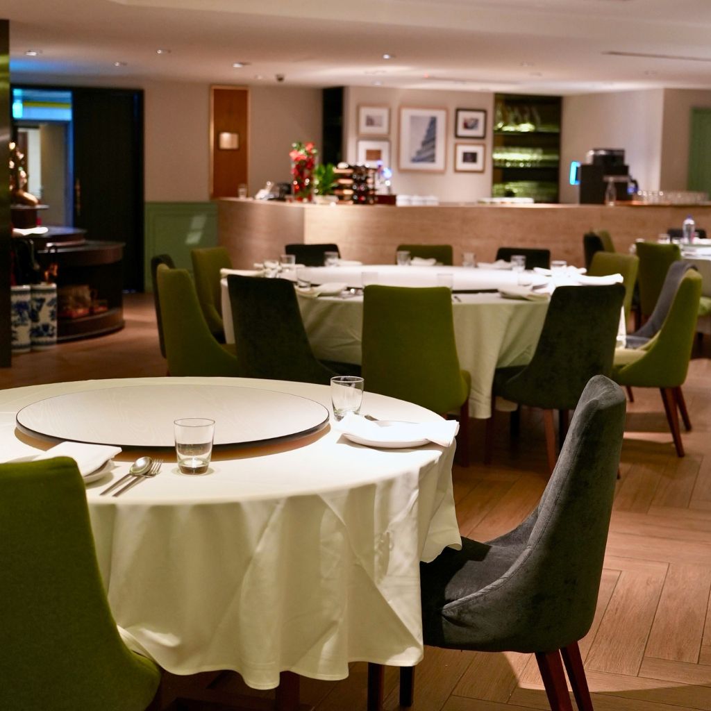 The round banquet tables set the scene for a sumptuous feast ahead. Photo: Shannon Yap/HungryGoWhere Thanying restaurant