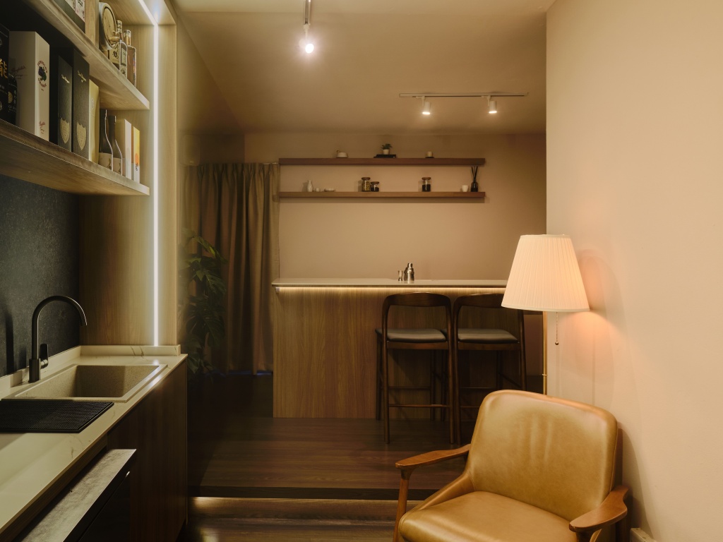 Not your friend’s living room, but feels like one. Photo: Last Stop New Bars Singapore 2025