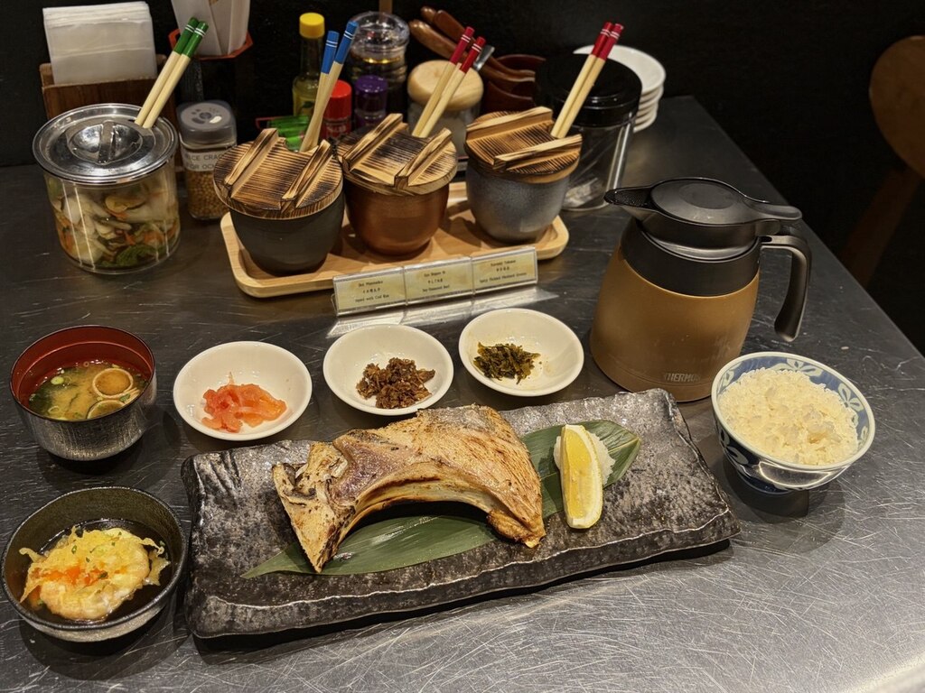 There’re complimentary condiments, too, such as squid with cod roe, soy-simmered beef, and spicy pickled mustard greens. Photo: Shannon Ong/HungryGoWhere new openings
