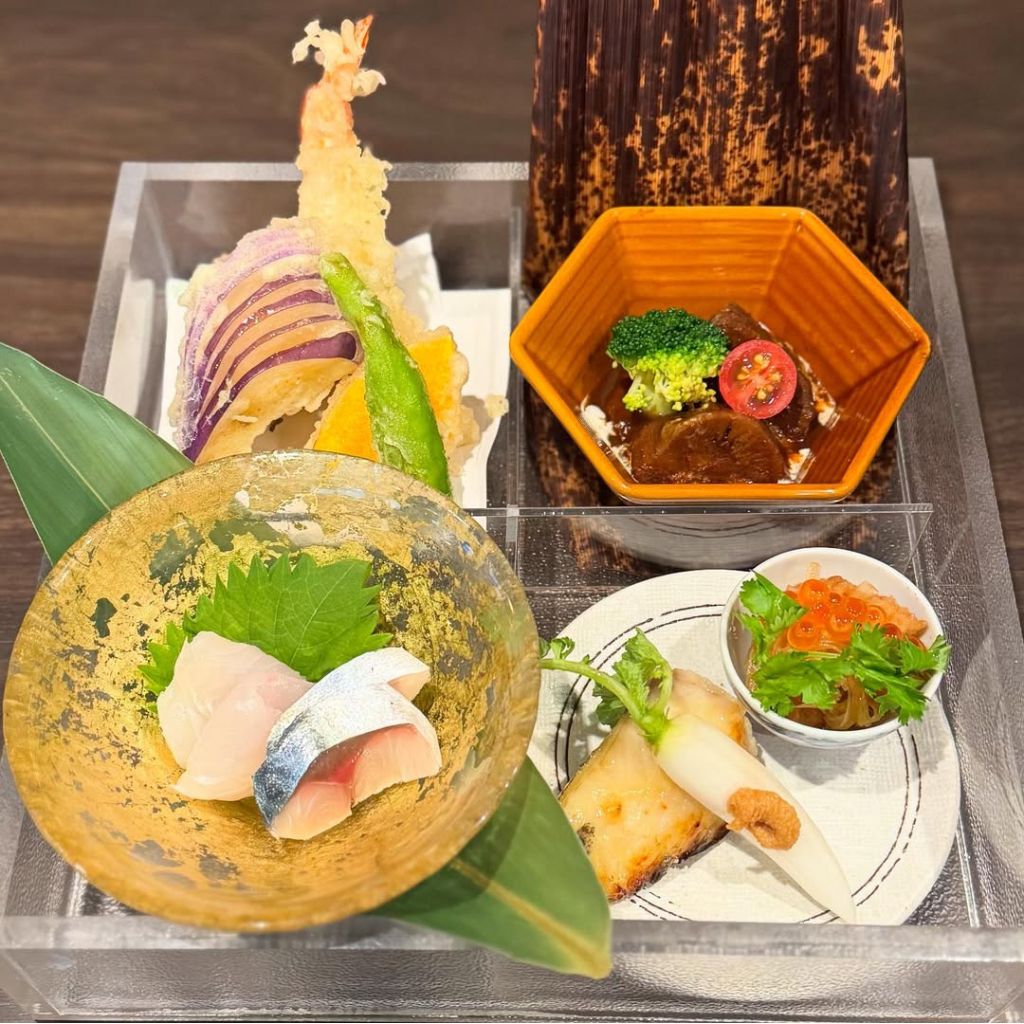 The appetiser, grilled dish, sashimi, simmered dish, and tempura of the lunch bento-style omakase. Photo: Tetsu Japanese Cuisine/Instagram Orchard Plaza