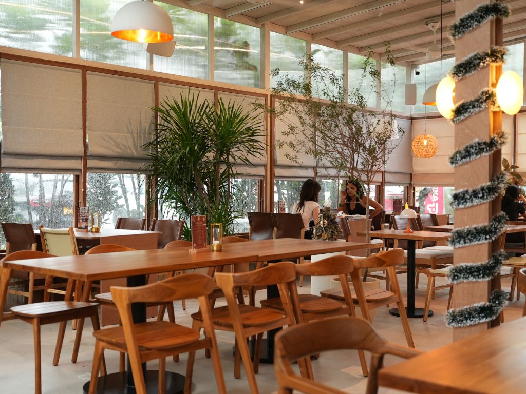 After two months since it opened, Van Kafe is still fairly packed on a weekday afternoon. Photo: Shannon Yap/HungryGoWhere van kafe jurong