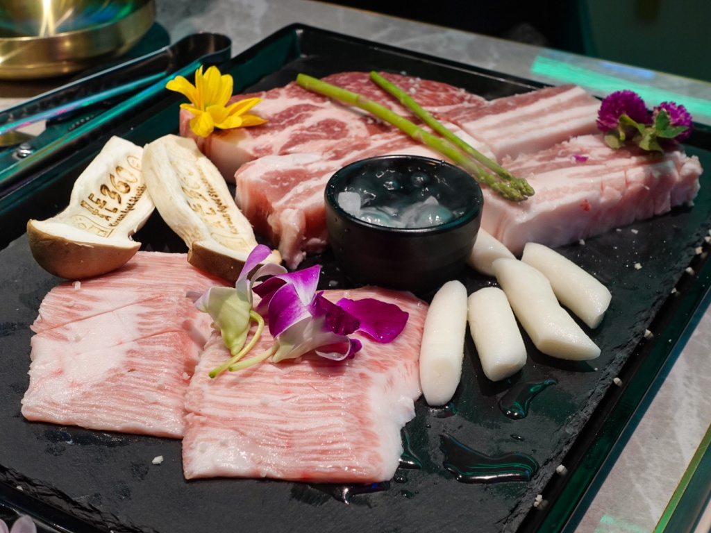 Love pork? Then get the pork set C, which feeds three, with aged black pork belly, neck, and jowl for S$119.90 for non-members, and S$99.90 for members. Photo: Sarah Chua/HungryGoWhere Kott-Don 360 Paya Lebar