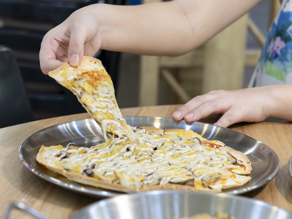 The Pasta & Tortizza’s truffle mushroom tortizza. Photo: Koh Mui Fong/HungryGoWhere the pasta & tortizza hougang