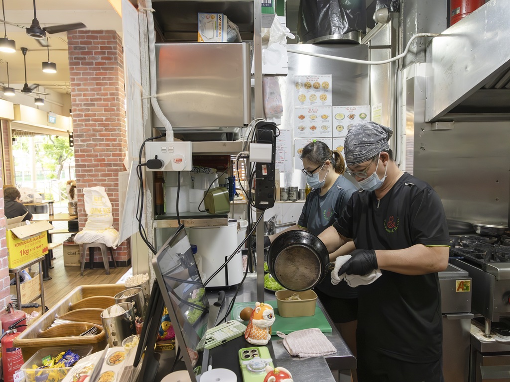 Steven and Li Xuan at work. Photo: Koh Mui Fong/HungryGoWhere the pasta & tortizza hougang