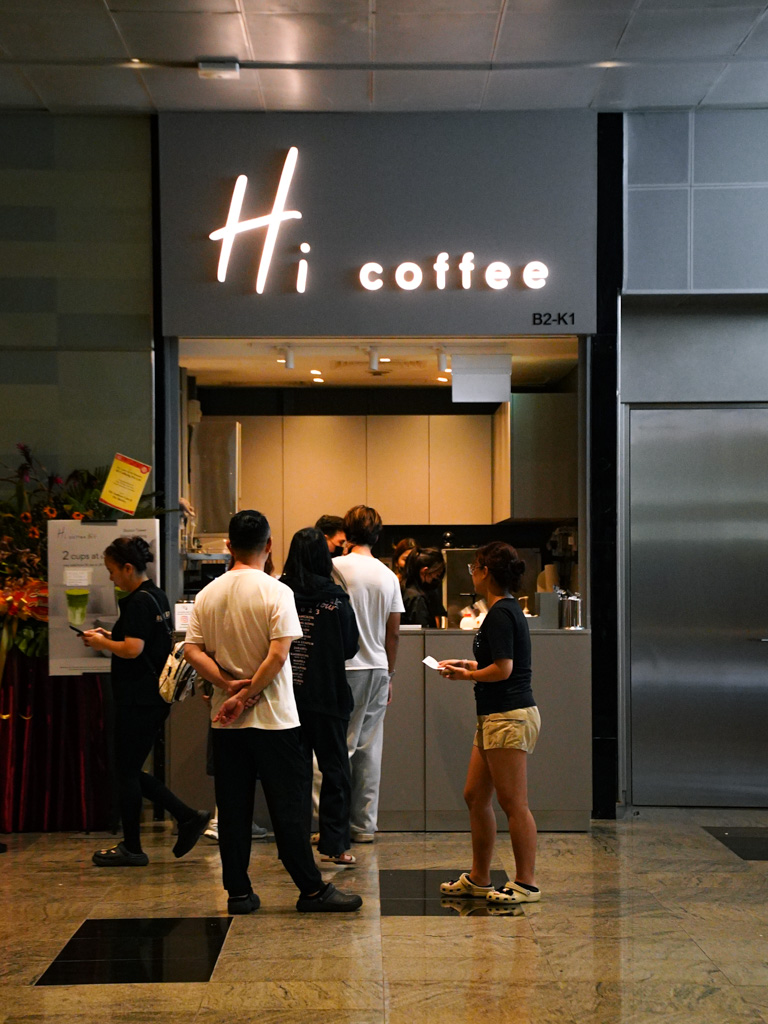 There’s always a queue here, because of the opening promo. Photo: Evan Mua/HungryGoWhere hi coffee