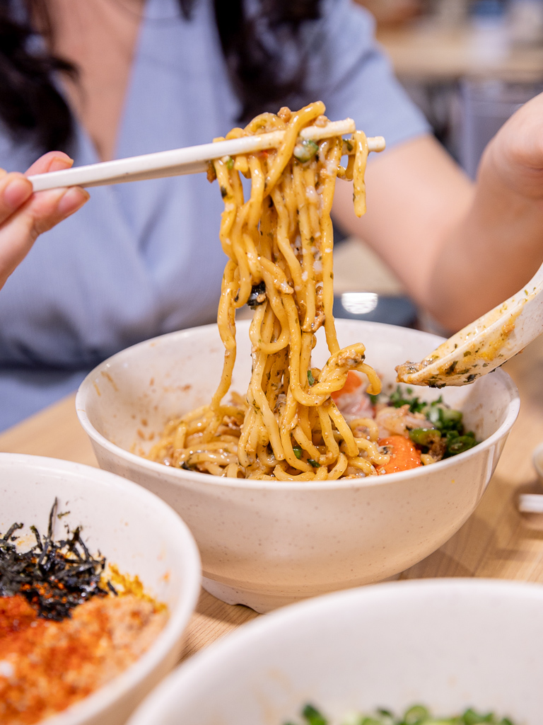 A bowl of seafood mazesoba at Menya Horikawa. Photo: Ravin Thiruchelvam/HungryGoWhere menya horikawa